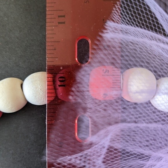 🔥 Wreath - 10" diameter - wood beads - tulle bow - handmade - Picture 4 of 5